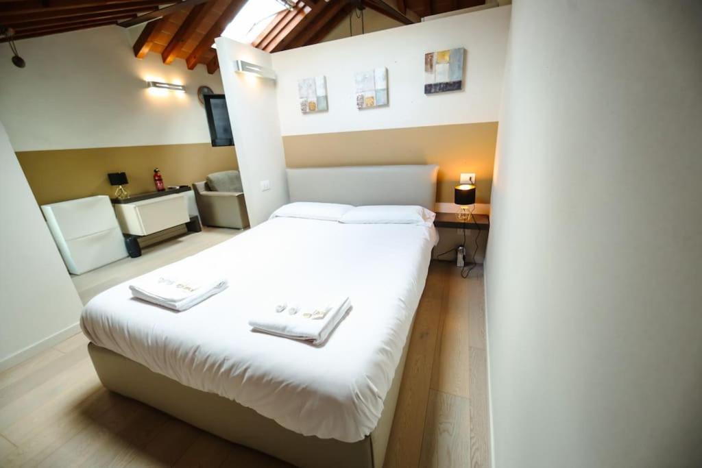 Duomo Elegant Penthouse Apartment Parma